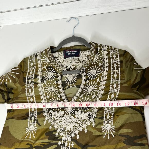 Johnny Was Silk Embroidered Camo Top Size Small - Picture 11 of 11